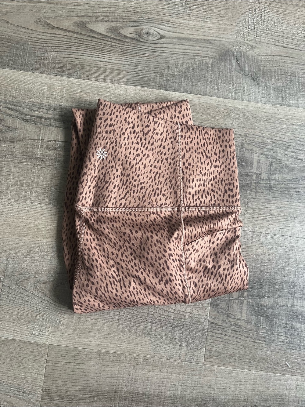 NWOT Athleta Salutation Stash Pocket II 7/8 Leggings Shanti Print